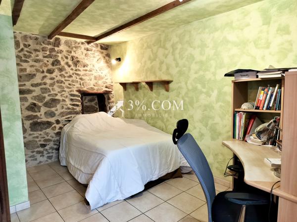 Maison en pierre de 120m2 avec dépendances sur parcelles attenantes de 6738m2 Saint-Romain-de-Lerps (07130)