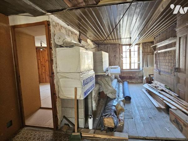 Maison de ville répartie en deux logements avec garages