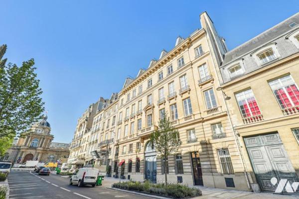 Rue de Tournon - Appartement traversant de 93,91 m² au calme absolu 