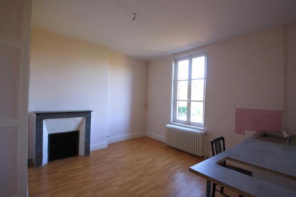 Maison 241 m² 6 chambres, à proximité directe des commodités.