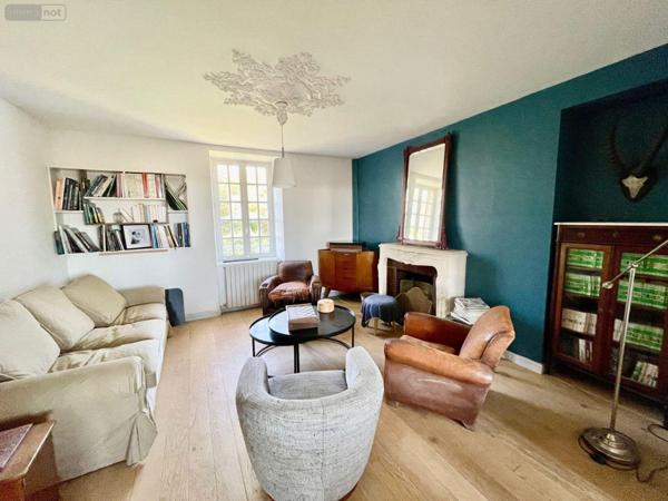 Local mixte (Pro/Hab) à vendre à Plouaret dans les Côtes-d'Armor (22420), ref : B23/2025   
Centre ville