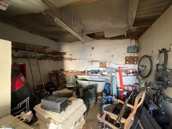 Local mixte (Pro/Hab) à vendre à Plouaret dans les Côtes-d'Armor (22420), ref : B23/2025   
Centre ville