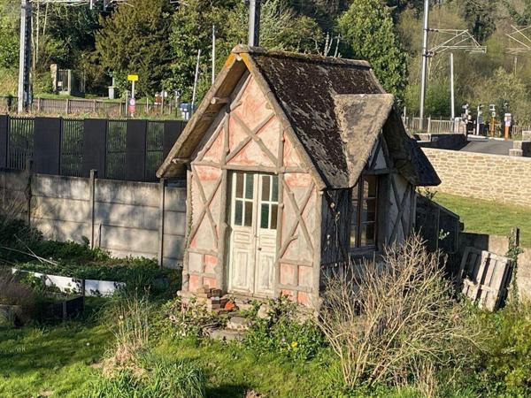 Local mixte (Pro/Hab) à vendre à Plouaret dans les Côtes-d'Armor (22420), ref : B23/2025   
Centre ville