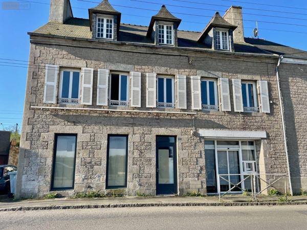 Local mixte (Pro/Hab) à vendre à Plouaret dans les Côtes-d'Armor (22420), ref : B23/2025   
Centre ville