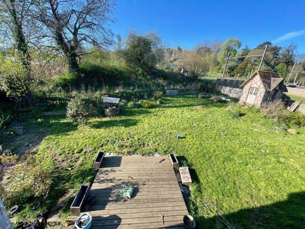 Local mixte (Pro/Hab) à vendre à Plouaret dans les Côtes-d'Armor (22420), ref : B23/2025   
Centre ville