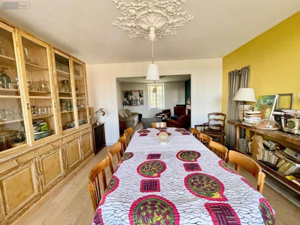 Local mixte (Pro/Hab) à vendre à Plouaret dans les Côtes-d'Armor (22420), ref : B23/2025   
Centre ville