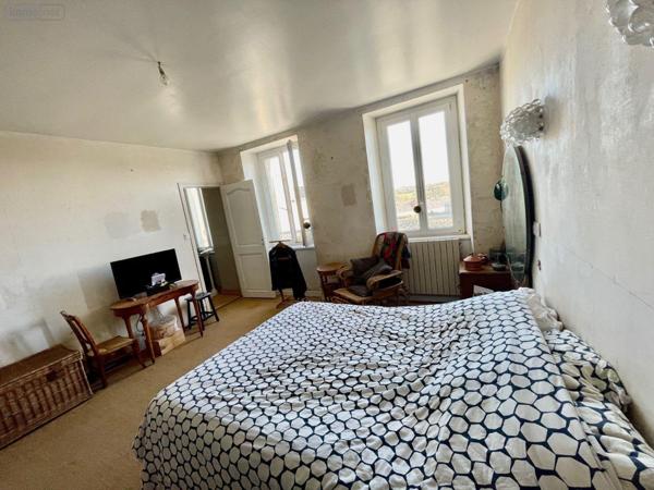 Local mixte (Pro/Hab) à vendre à Plouaret dans les Côtes-d'Armor (22420), ref : B23/2025   
Centre ville