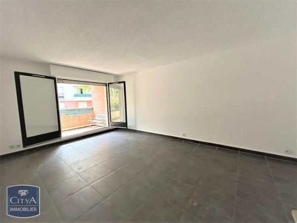 Appartement à louer 2 pièces 46m² Évry-Courcouronnes (91000)