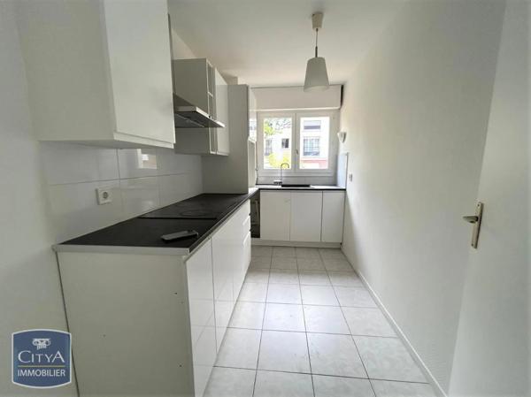 Appartement à louer 2 pièces 46m² Évry-Courcouronnes (91000)