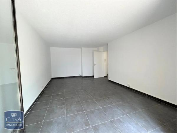 Appartement à louer 2 pièces 46m² Évry-Courcouronnes (91000)