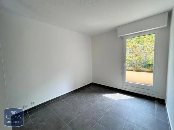 Appartement à louer 2 pièces 46m² Évry-Courcouronnes (91000)