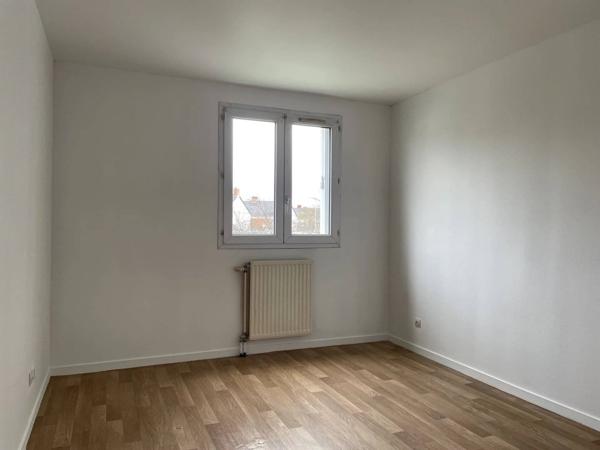 Appartement 78m2 avec balcon et box - EVRY - 91000