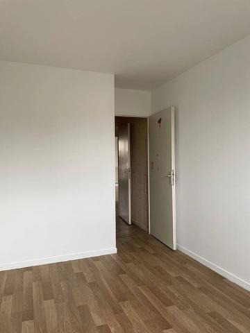 Appartement 78m2 avec balcon et box - EVRY - 91000
