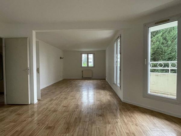 Appartement 78m2 avec balcon et box - EVRY - 91000