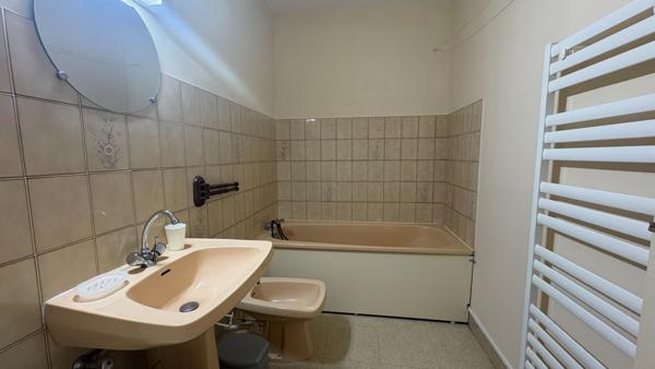 Appartement à louer à Saint Sebastien Sur Loire 2 pièce(s) - Cour extérieure - Location meublée