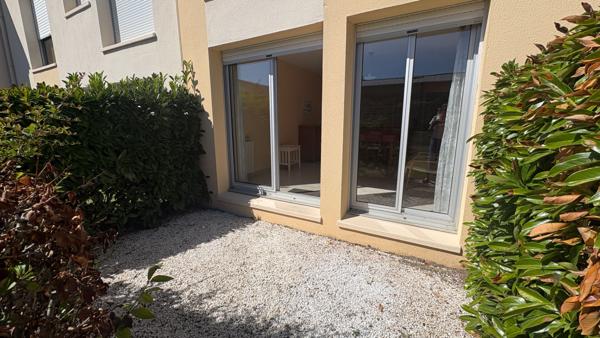 Appartement à louer à Saint Sebastien Sur Loire 2 pièce(s) - Cour extérieure - Location meublée