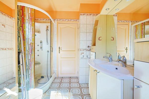 Maison à vendre 218 325 € Lalinde 6 p 143 m² DPE D