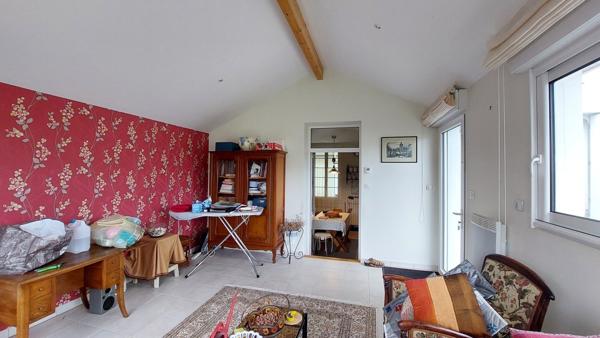 Ruelle, maison sur deux niveaux avec jardin et garage