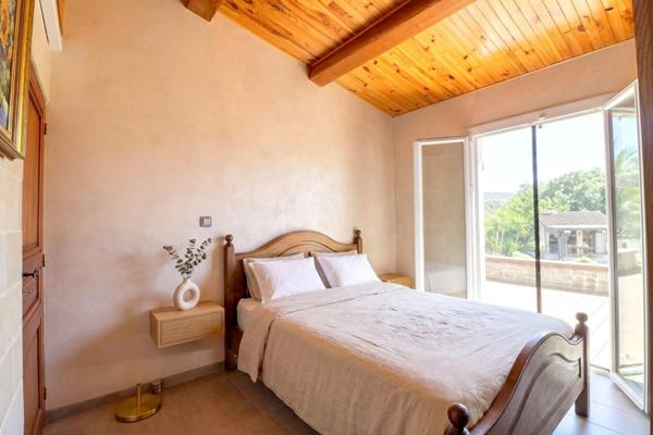 Maison Aubagne 8 pièce(s) 190 m2 avec piscine - jacuzzi sur 1200 m2 de terrain