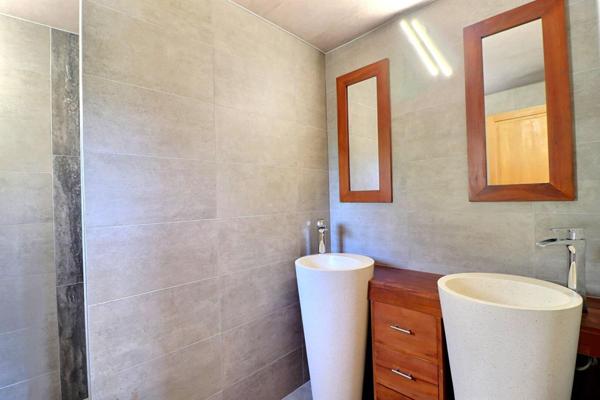 Maison Aubagne 8 pièce(s) 190 m2 avec piscine - jacuzzi sur 1200 m2 de terrain