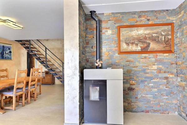 Maison Aubagne 8 pièce(s) 190 m2 avec piscine - jacuzzi sur 1200 m2 de terrain