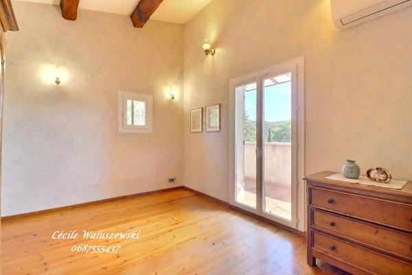Maison Aubagne 8 pièce(s) 190 m2 avec piscine - jacuzzi sur 1200 m2 de terrain