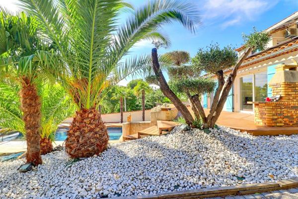 Maison Aubagne 8 pièce(s) 190 m2 avec piscine - jacuzzi sur 1200 m2 de terrain