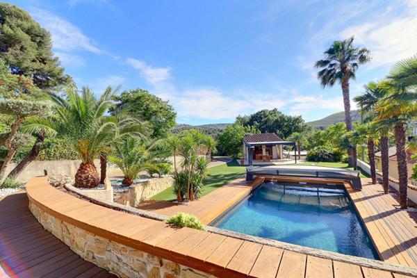Maison Aubagne 8 pièce(s) 190 m2 avec piscine - jacuzzi sur 1200 m2 de terrain