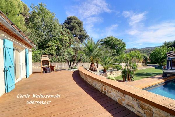 Maison Aubagne 8 pièce(s) 190 m2 avec piscine - jacuzzi sur 1200 m2 de terrain