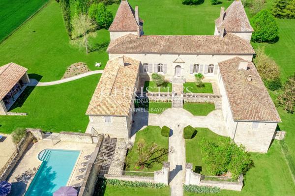 Le Château du Monarque — Elégance Intemporelle et Charme Historique