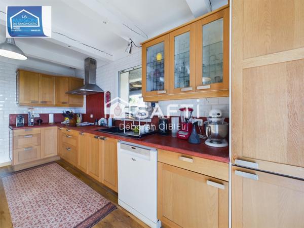 Maison avec piscine garage et atelier