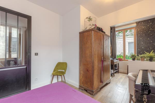 Immeuble en pierre rénové, 230 m² Bordeaux Victoire Capucins