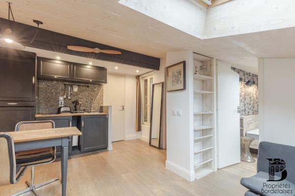 Immeuble en pierre rénové, 230 m² Bordeaux Victoire Capucins