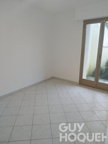 Proche gare et commerces