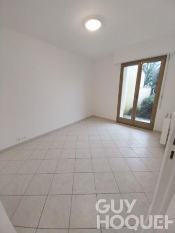 Proche gare et commerces