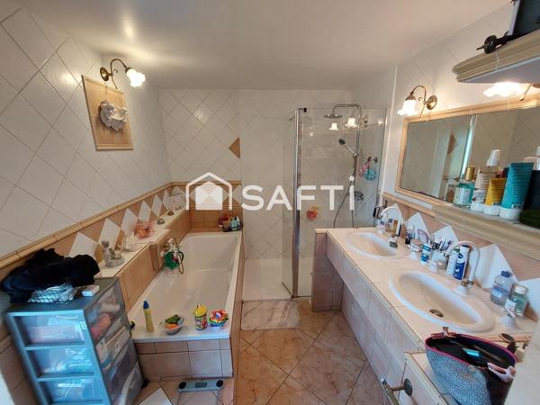 Maison 10 pièces de 290 m² sur un terrain de 780 m²