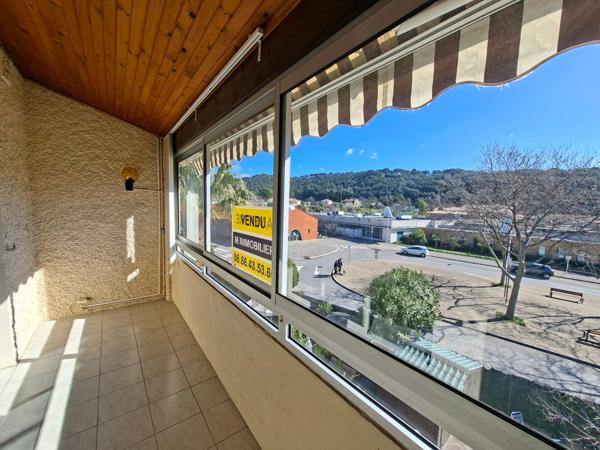 APPARTEMENT T3 AVEC TERRASSE – À 2 PAS DU CENTRE VILLAGE SAINT-CYR SUR MER !