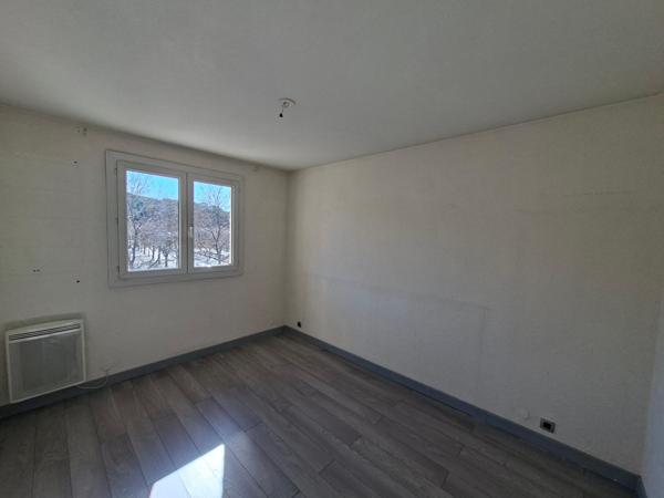 APPARTEMENT T3 AVEC TERRASSE – À 2 PAS DU CENTRE VILLAGE SAINT-CYR SUR MER !