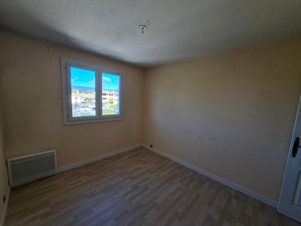APPARTEMENT T3 AVEC TERRASSE – À 2 PAS DU CENTRE VILLAGE SAINT-CYR SUR MER !