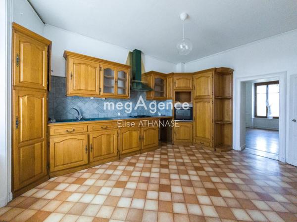 Appartement à FOUGERES, 35300 - 4 pièces 82m²
