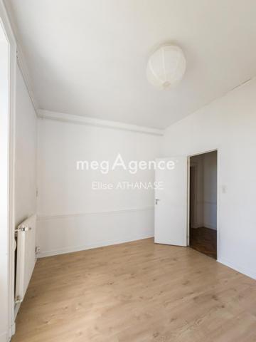 Appartement à FOUGERES, 35300 - 4 pièces 82m²