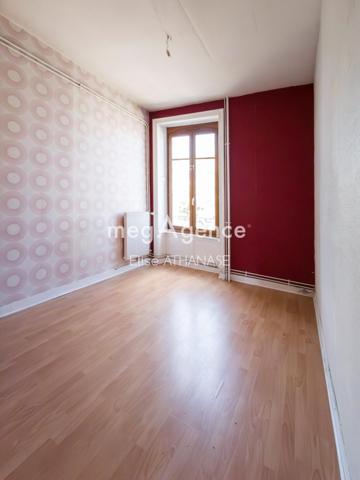 Appartement à FOUGERES, 35300 - 4 pièces 82m²