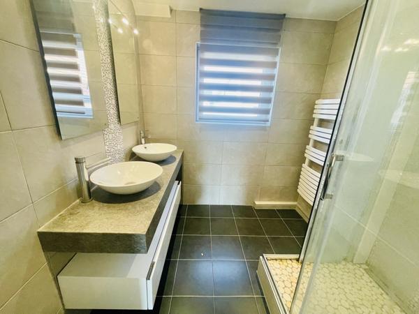 Charmant F3 d'environ 94m² + cave + parking