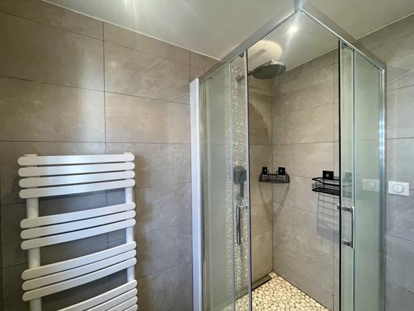 Charmant F3 d'environ 94m² + cave + parking