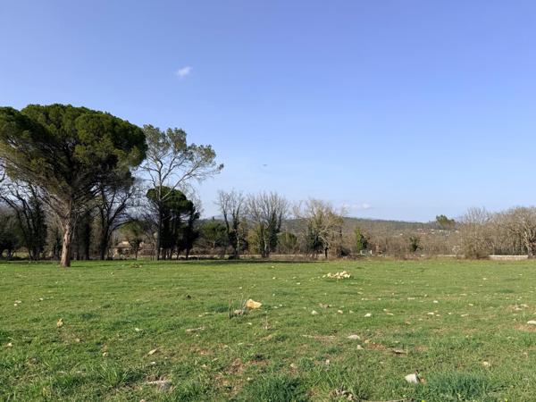 Terrain à bâtir 1685m2 à TOURRETTES (83440)