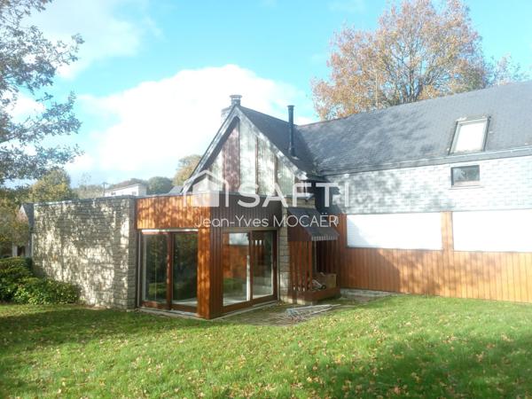 CARHAIX PLOUGUER (29270) ; Superbe propriété d'architecte en situation privilégiée.