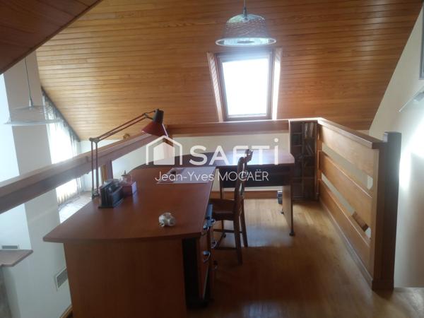 CARHAIX PLOUGUER (29270) ; Superbe propriété d'architecte en situation privilégiée.