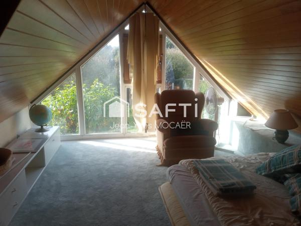 CARHAIX PLOUGUER (29270) ; Superbe propriété d'architecte en situation privilégiée.