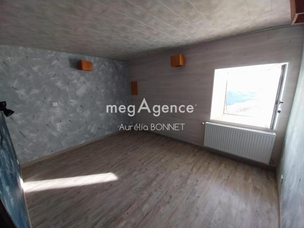 Maison à LE VERNET CHAMEANE, 63580 - 7 pièces 170m²