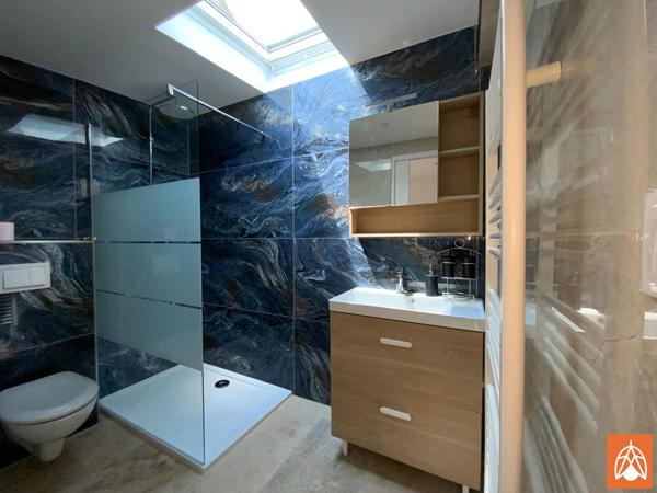 T3 récent en duplex climatisé au centre-ville d'Eyguières Eyguieres